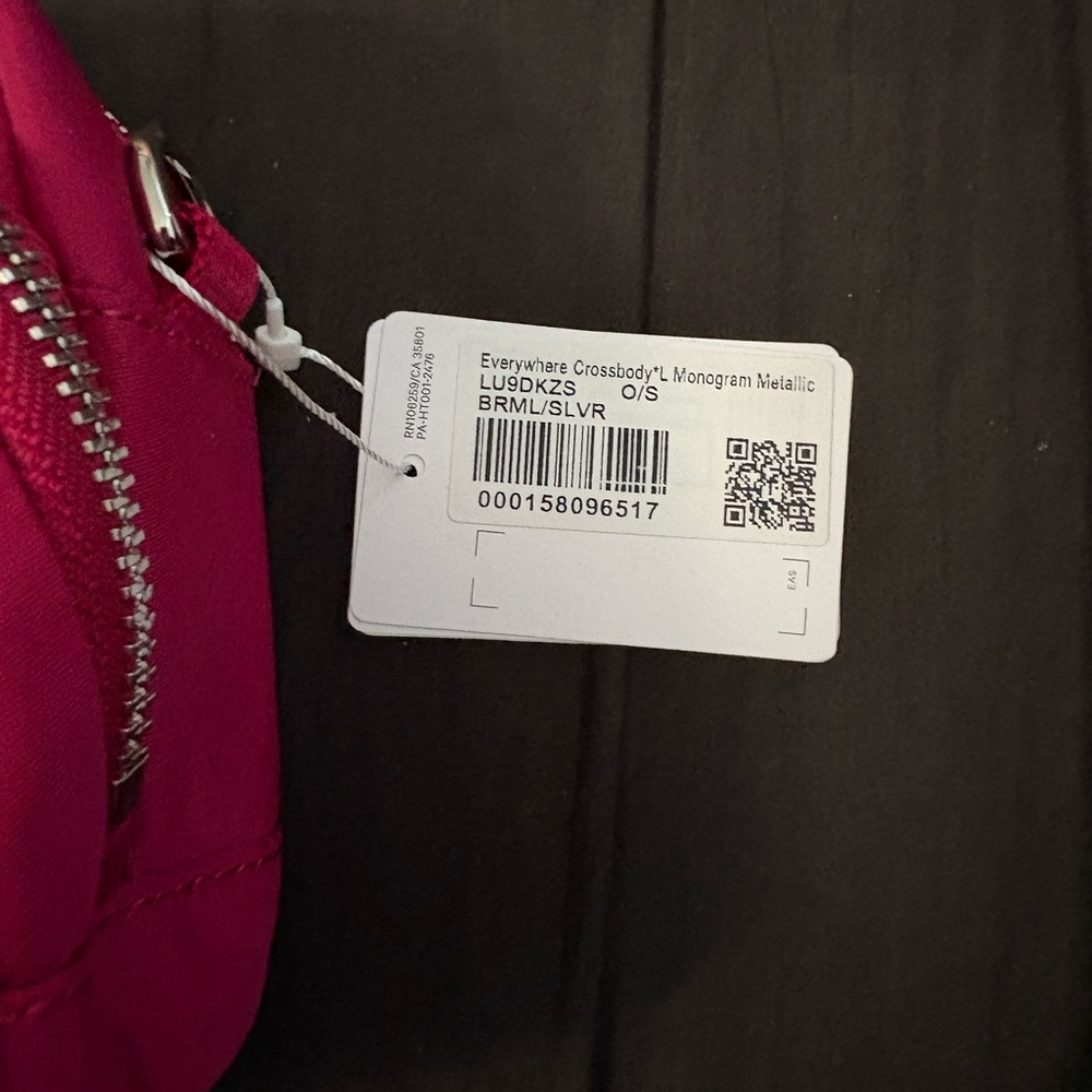 NWT Lululemon Everywhere Crossbody Bag 2L - Picture 4 of 7